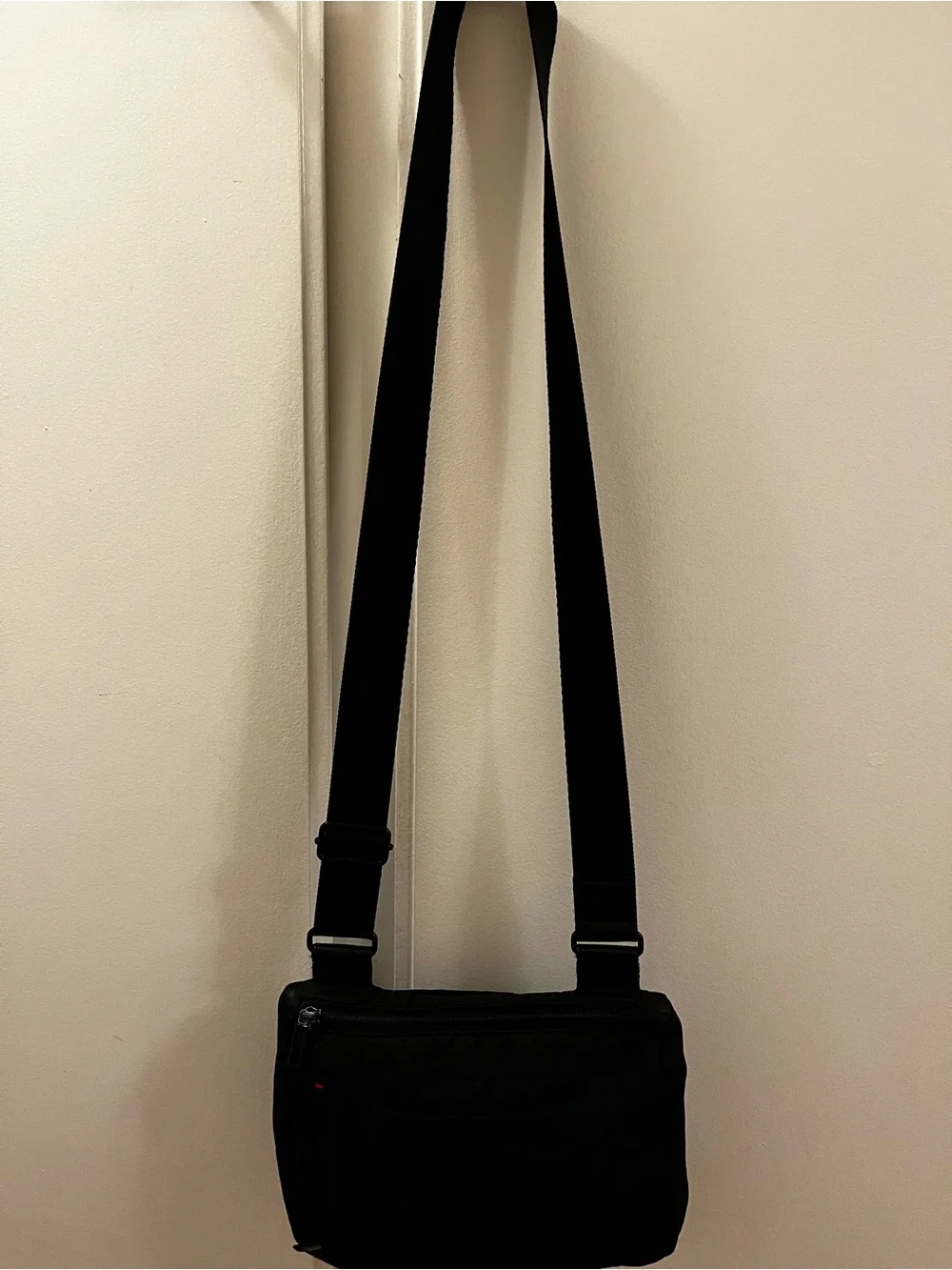 Reaction Kenneth Cole Black Quilted Messenger Bag
